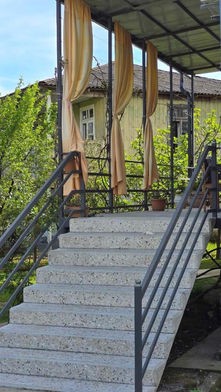 Guest House Nano Martvili Exterior foto
